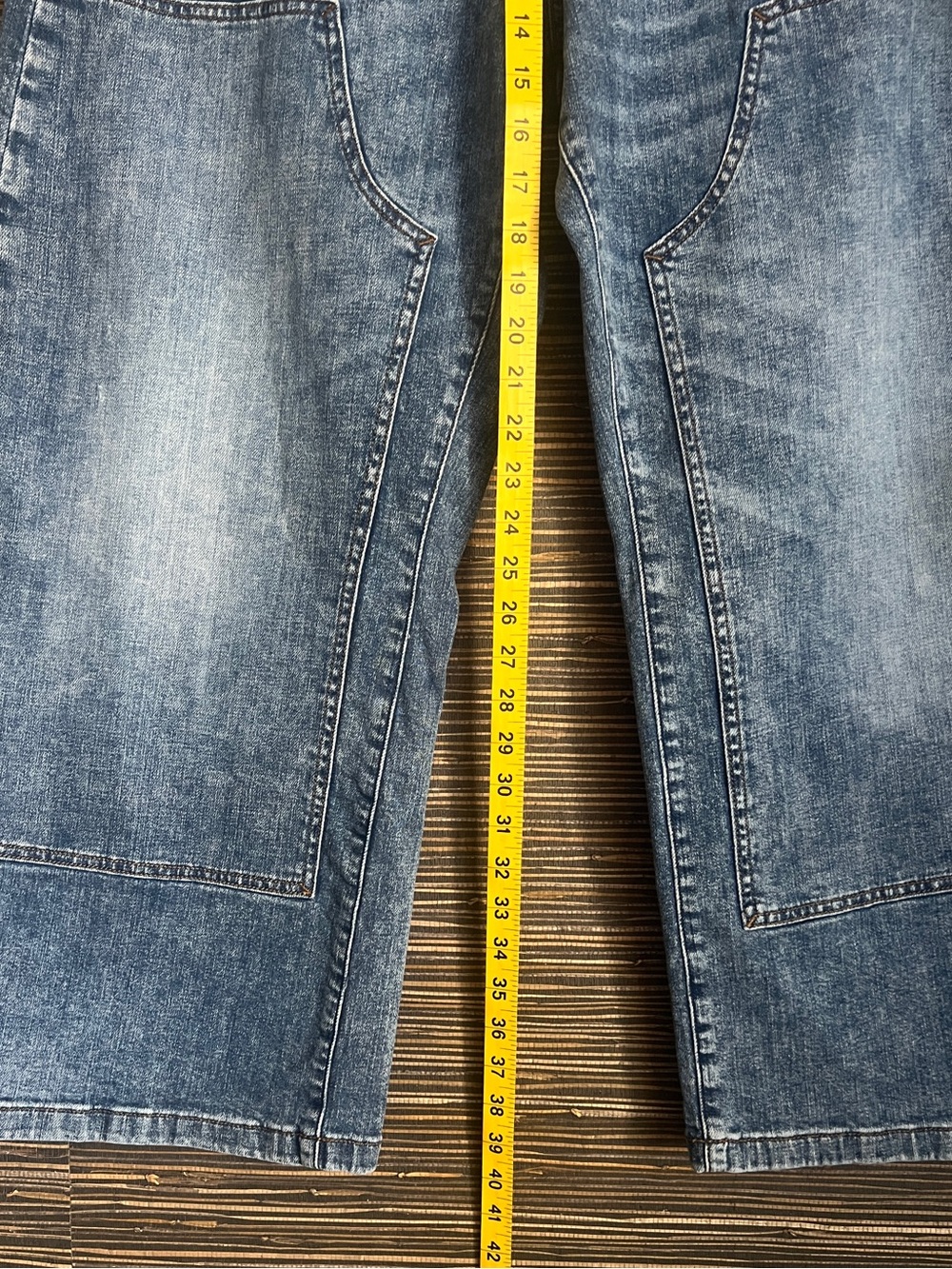 🔥RARE🔥Pilcro Myra Tapered Barrel Jeans Ankle Med Blue Wash 32T Viral - Picture 15 of 17